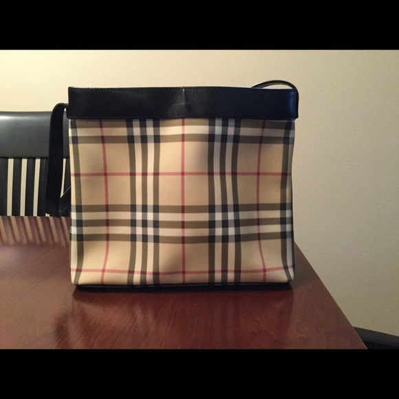 Burberry purse. - Picture 1 of 7